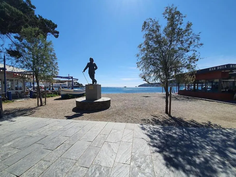 Apartamento Luminoso Planta Baja con terraza a 5 min de la playa Cadaqués