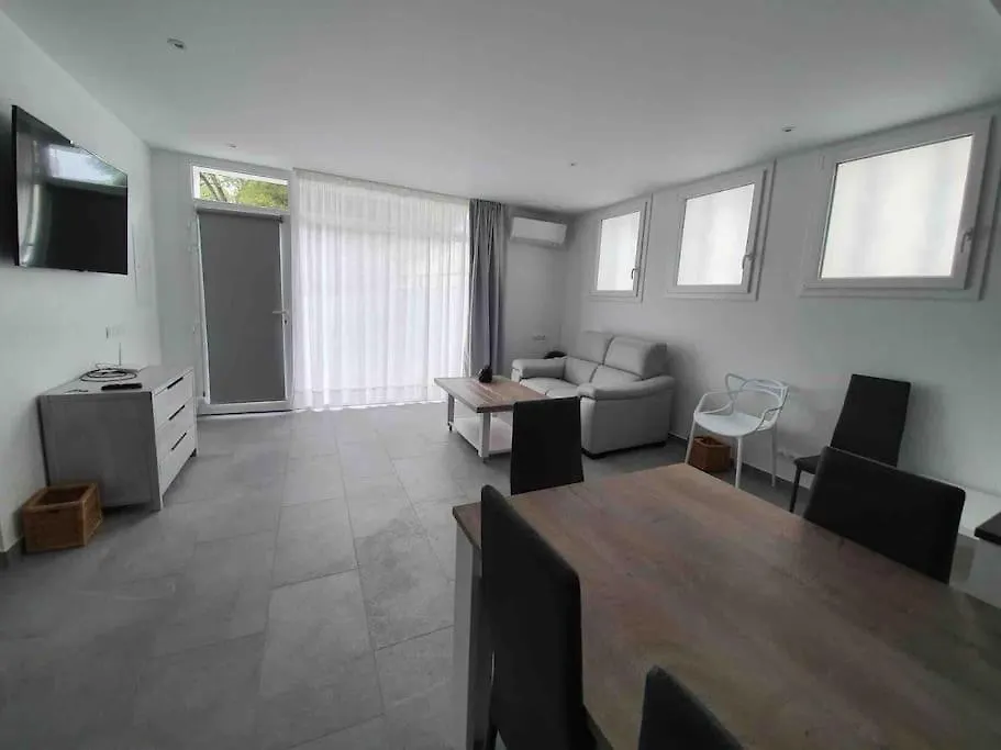 Apartamento Luminoso Planta Baja con terraza a 5 min de la playa Cadaqués