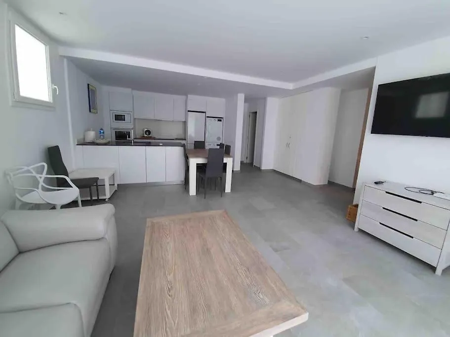 Apartamento Luminoso Planta Baja con terraza a 5 min de la playa Cadaqués España