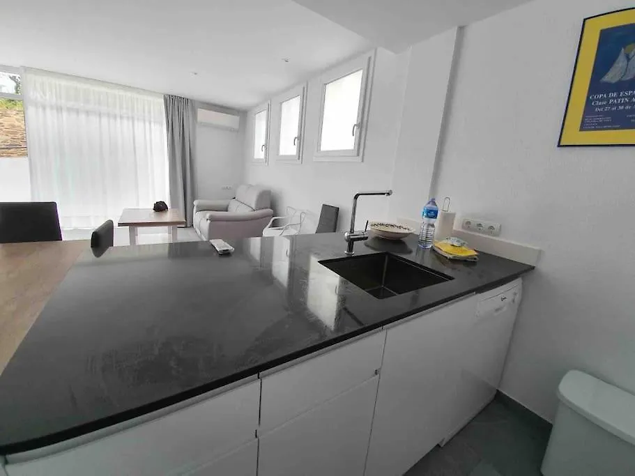 Apartamento Luminoso Planta Baja con terraza a 5 min de la playa Cadaqués